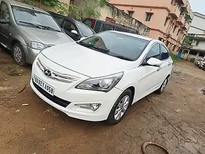 Second Hand हुंडई वरना फ़्लूइडीक 1.6 crdi sx in भुवनेश्वर