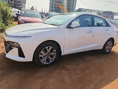 Second Hand हुंडई वरना एसएक्स (ओ)1.5 पेट्रोल एमटी in भुवनेश्वर