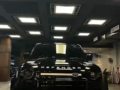 Second Hand लैंड रोवर डिफेंडर 110 एचएसई 2.0 पेट्रोल in लखनऊ