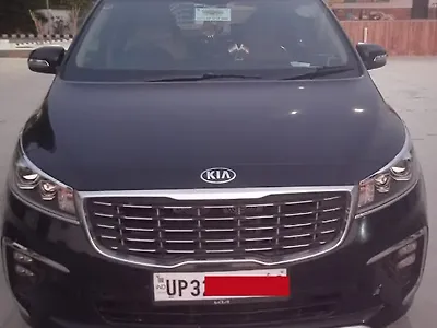 Second Hand Kia Carnival Premium 7 STR in Kanpur