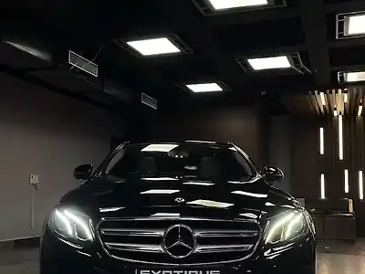 Second Hand मर्सिडीज़ बेंज़ E-क्लास e 220 डी अवंतगार्डे in लखनऊ