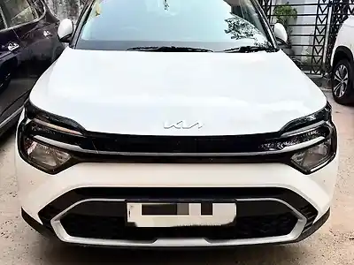 Second Hand किआ कारेन्स प्रेस्टीज 1.5 पेट्रोल एमटी 7-सीटर in दिल्ली