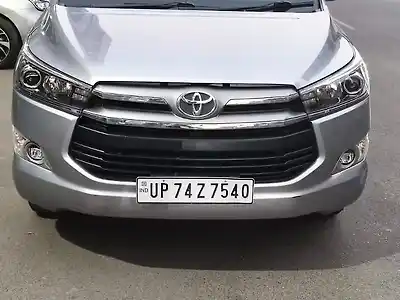 Second Hand टोयोटा इनोवा क्रिस्टा 2.4 V डीज़ल in कानपुर