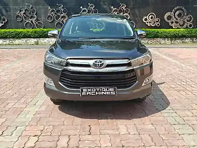 Second Hand टोयोटा इनोवा क्रिस्टा 2.4 zx 7 str [2016-2020] in लखनऊ