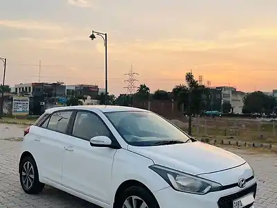 Second Hand हुंडई एलीट i20 स्पोर्ट्ज़ 1.4 crdi in चंडीगढ़
