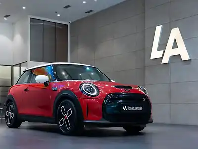 Second Hand मिनी कूपर एसई चार्ज्ड इडिशन in कोलकाता