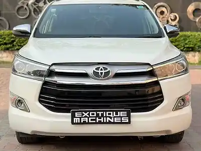 Second Hand टोयोटा इनोवा क्रिस्टा 2.4 Z 7 STR in लखनऊ