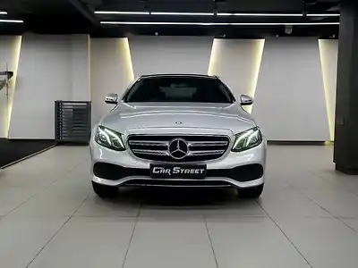 Second Hand मर्सिडीज़ बेंज़ E-क्लास e 200 in कानपुर