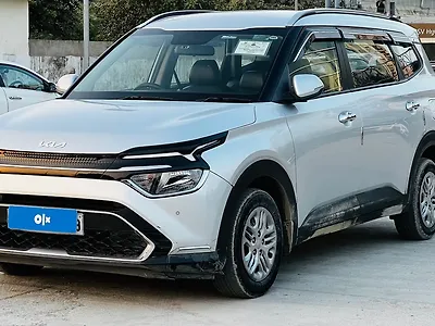 Second Hand Kia Carens Prestige 1.4 Petrol MT 7 STR in Lucknow