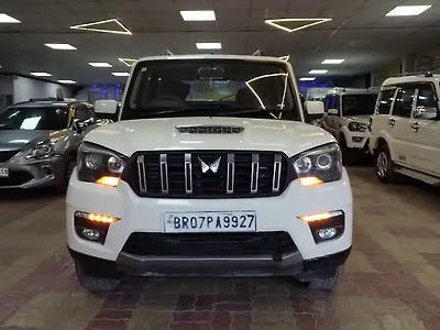2016 Mahindra Scorpio S8 1