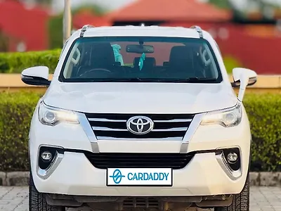 Second Hand Toyota Fortuner 4x2 AT in Surat