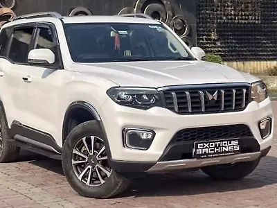 Second Hand Mahindra Scorpio Z8 2WD Diesel 2.2L Turbo Manual 7 STR in Lucknow