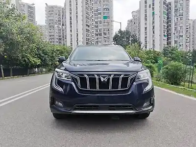 Second Hand महिंद्रा XUV700 AX 3 पेट्रोल एमटी 5 सीटर [2021] in नोएडा