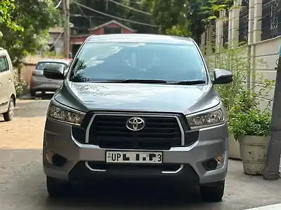 Second Hand टोयोटा इनोवा क्रिस्टा 2.4 gx 7 सीटर in दिल्ली