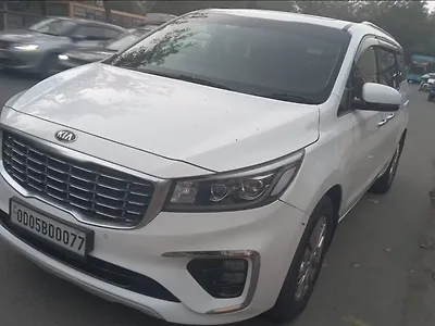 Second Hand Kia Carnival Limousine 7 STR in Delhi