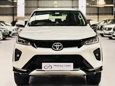 Second Hand टोयोटा फ़ॉर्च्यूनर 4X2 2WD Diesel Turbo Automatic Dual Tone in वडोदरा