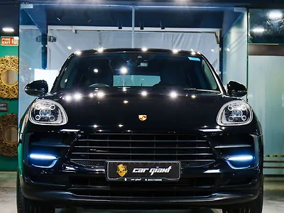 Second Hand Porsche Macan Base in Delhi