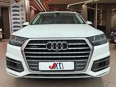 Second Hand ऑडी q7 45 टीडीआई टेक्नोलॉजी पैक in अहमदाबाद