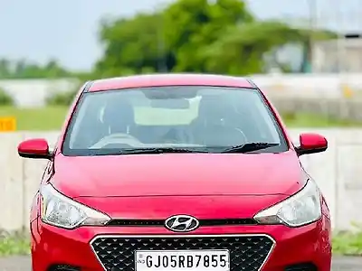 Second Hand हुंडई एलीट i20 मैग्ना इग्ज़ेक्यूटिव 1.4 सीआरडीआई in सूरत