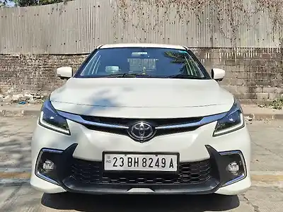 Second Hand टोयोटा ग्लैंजा V Petrol Manual in मुंबई