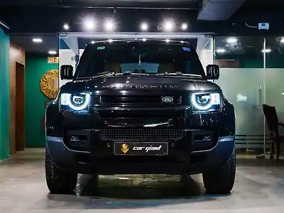 Second Hand लैंड रोवर डिफेंडर 110 एचएसई 2.0 पेट्रोल in दिल्ली