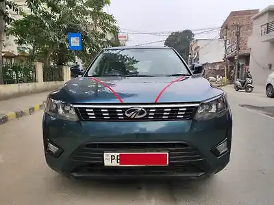 Second Hand महिंद्रा XUV300 w6 1.5 डीज़ल एएमटी [2020] in जालंधर