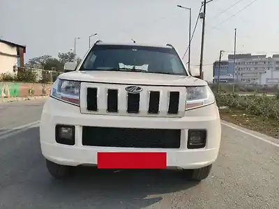 Second Hand महिंद्रा tuv300 t6 प्लस in गोरखपुर