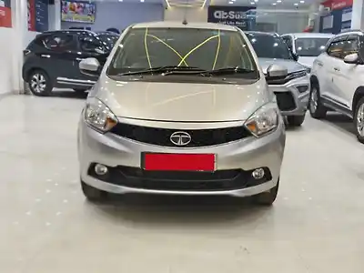 Second Hand टाटा टियागो रीवोट्रॉन xt [2016-2019] in कानपुर