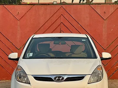 Second Hand Hyundai i20 Asta 1.4 CRDI with AVN 6 Speed in Surat