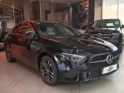 Second Hand मर्सिडीज़ बेंज़ ए-क्लास लिमोजिन 200 in अहमदाबाद