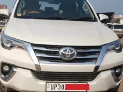 2017 Toyota Fortuner 2.8 4x4 MT [2016-2020] 1