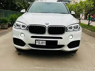 Second Hand बीएमडब्ल्यू x5 एक्सड्राइव 30d m स्पोर्ट in अहमदाबाद