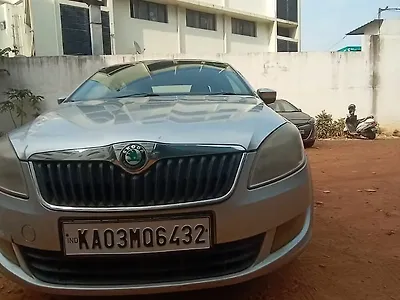 Second Hand Skoda Rapid Ambition 1.6 TDI CR MT in Bangalore
