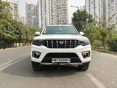 Second Hand महिंद्रा स्कॉर्पियो Z8 L 2WD Petrol 2.0L Turbo Automatic 7 STR in नोएडा