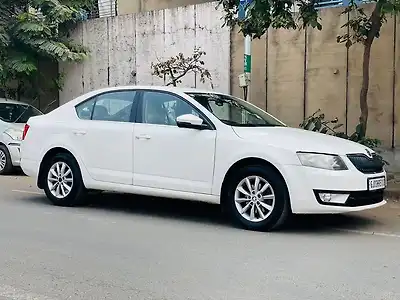 2015 स्कोडा ऑक्टाविया एम्बिशन 2.0 tdi ऑटोमैटिक 1