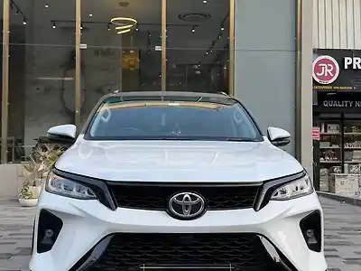 Second Hand टोयोटा फ़ॉर्च्यूनर 4X2 2WD Diesel Turbo Automatic Dual Tone in इंदौर