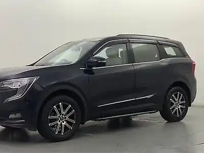 Second Hand महिंद्रा XUV700 AX 7 डीज़ल एटी एडब्ल्यूडी लग्ज़री पैक 7 सीटर [2021] in फ़रीदाबाद