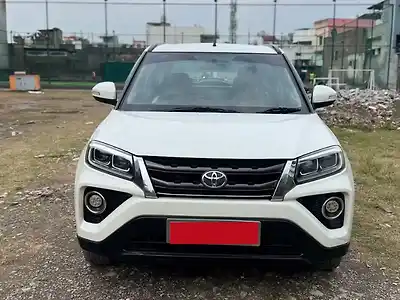 Second Hand टोयोटा अर्बन क्रूज़र एमआईडी ग्रेड एमटी in देहरादून