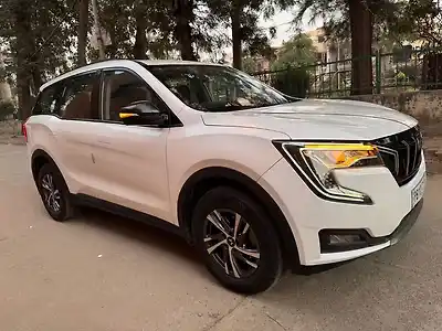 Second Hand महिंद्रा XUV700 AX5 2WD Diesel 2.2L Turbo Manual 7 STR in जालंधर