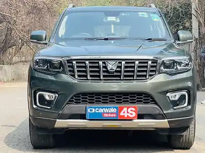 Second Hand महिंद्रा स्कॉर्पियो Z8 l पेट्रोल एटी 7 सीटर [2022] in दिल्ली