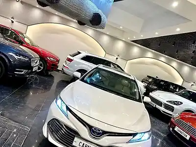 Second Hand टोयोटा कैमरी हाइब्रिड in दिल्ली