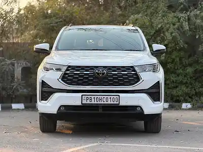 Second Hand टोयोटा इनोवा हायक्रॉस ZX (O) Hybrid (Electric + Petrol) Automatic (e-CVT) 7 STR in गाज़ियाबाद