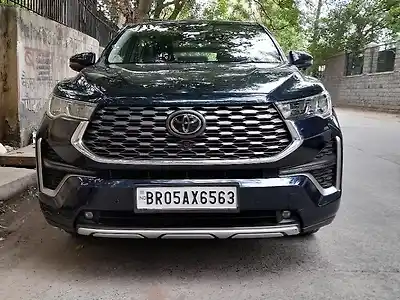 Second Hand टोयोटा इनोवा हायक्रॉस ZX (O) Hybrid (Electric + Petrol) Automatic (e-CVT) 7 STR in दिल्ली
