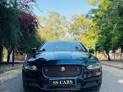 2017 Jaguar XE Pure Diesel 1