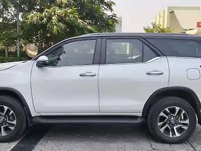 Second Hand टोयोटा फ़ॉर्च्यूनर 4X2 2WD Diesel Turbo Automatic Dual Tone in गुवाहाटी