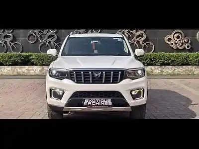 Second Hand महिंद्रा स्कॉर्पियो Z8 2WD Diesel 2.2L Turbo Manual 7 STR in लखनऊ