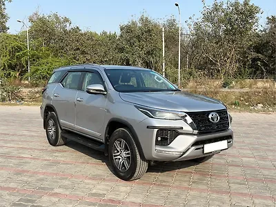 Toyota Fortuner 2.8 4x2 MT