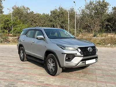 Toyota Fortuner 2.8 4x2 MT