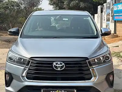 Second Hand टोयोटा इनोवा क्रिस्टा zx 2.4 एटी 7 सीटर in गुड़गांव