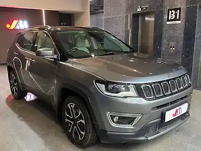 Second Hand जीप कम्पस लिमिटेड प्लस 2.0 डीज़ल 4x4 ऑटोमैटिक in अहमदाबाद